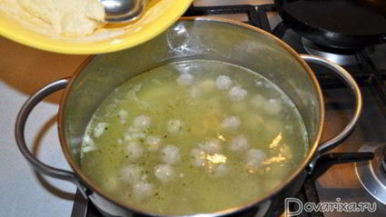 суп с фрикадельками и клецками