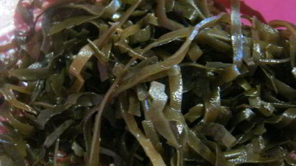 суп с кальмарами и морской капустой