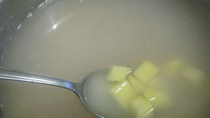 суп с кальмарами и морской капустой