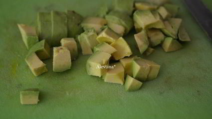 суп с луком-пореем и авокадо