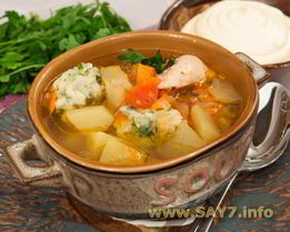 Суп с цыпленком, овощами и клецками с зеленью