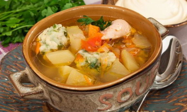 Рецепт супа с цыпленком, овощами и клецками с зеленью