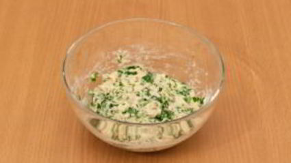 суп с цыпленком, овощами и клецками с зеленью