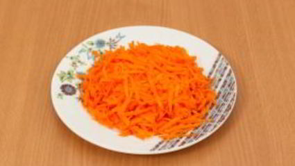 суп с цыпленком, овощами и клецками с зеленью