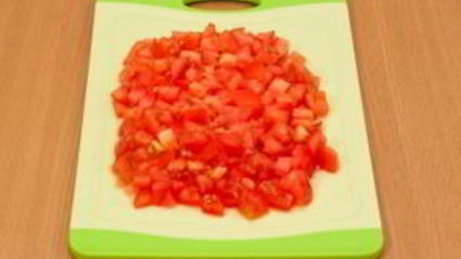 суп с цыпленком, овощами и клецками с зеленью