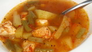 Томатный куриный суп со стручковой фасолью