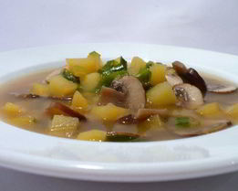 Весенний суп с коричневыми шампиньонами и картофелем