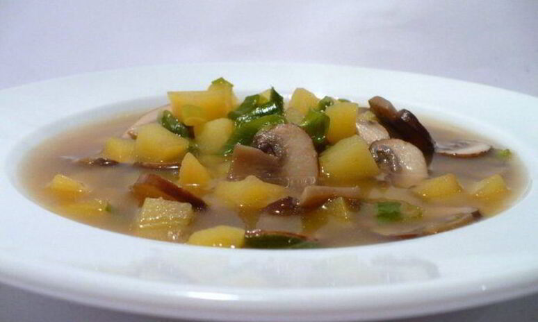 Рецепт весеннего супа с коричневыми шампиньонами и картофелем