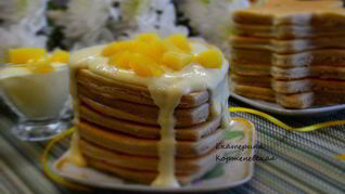 Американские панкейки со сметанно-манговым соусом