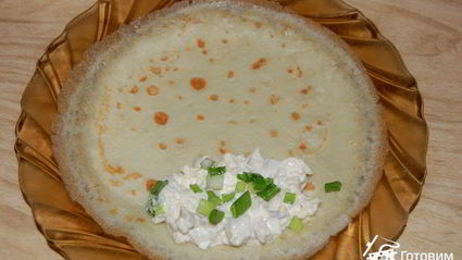 блинчики с салатом из сельди