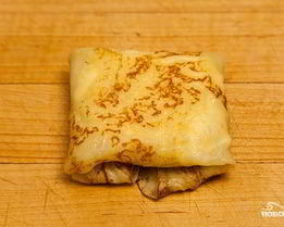 Блинчики с творогом в сметане