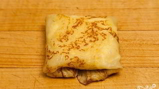 Блинчики с творогом в сметане