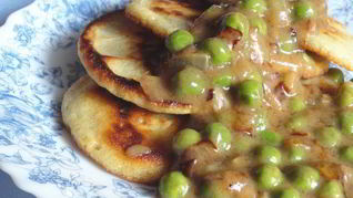 Блины на пиве с зеленым горошком