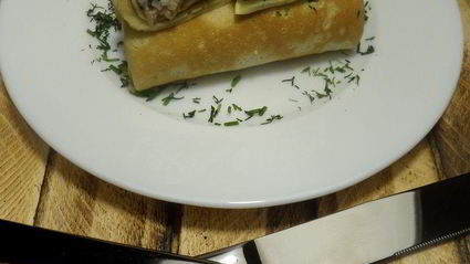 блины на сыворотке с тунцом и рисом