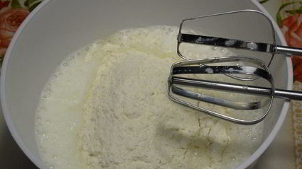 блины на сыворотке с тунцом и рисом