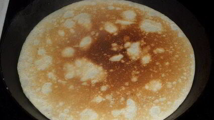 блины на сыворотке с тунцом и рисом