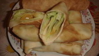 Блины с копченым кальмаром и овощами