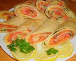 Блины с красной рыбой и огурцом