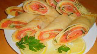 Блины с красной рыбой и огурцом