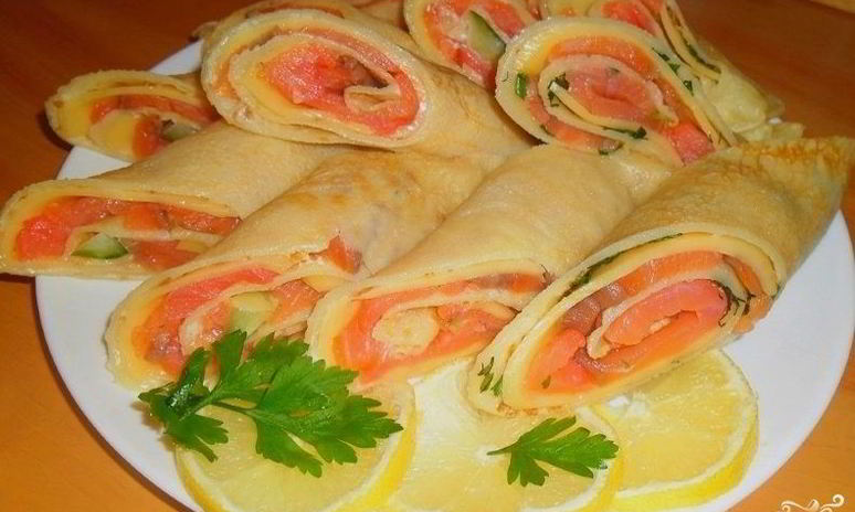 Рецепт блинов с красной рыбой и огурцом