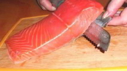 блины с красной рыбой и огурцом