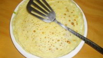 блины с красной рыбой и огурцом