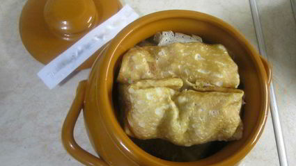 блины с курицей, грибами и сыром в горшочке