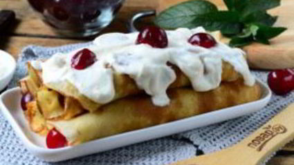 блины с вишней под сметаной