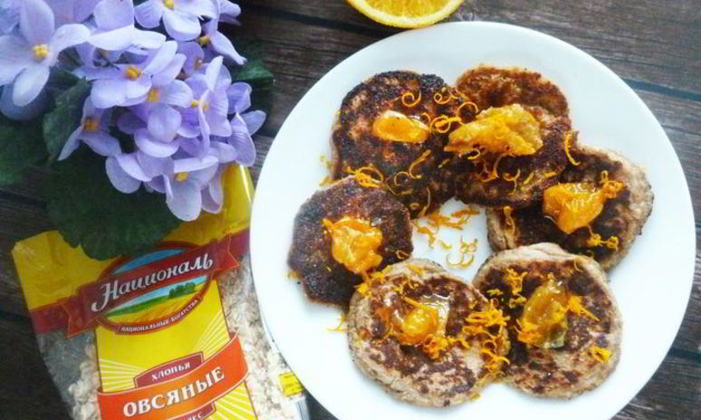 Рецепт овсяных блинчиков с орехами и мандариновым соусом