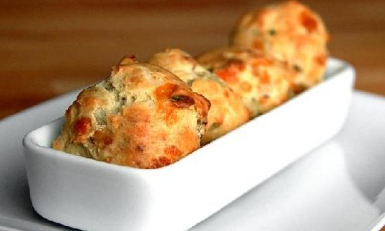 Рецепт булочек с беконом и сыром