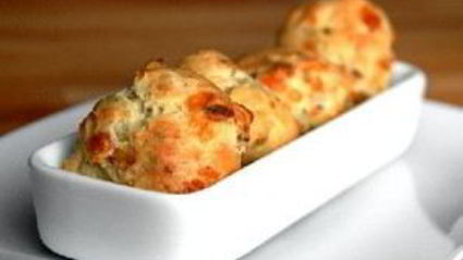 булочки с беконом и сыром