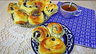 Булочки с изюмом и маком на сдобном тесте