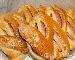 Булочки с колбасой