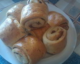 Булочки с корицей и изюмом