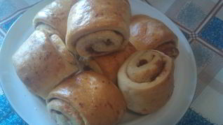 Булочки с корицей и изюмом