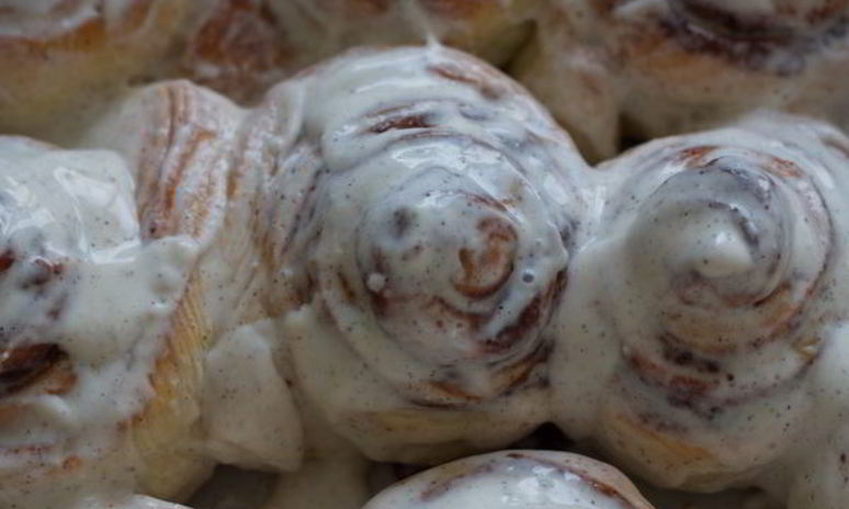 Рецепт булочек с корицей в сметанной заливке