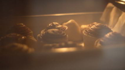 булочки с корицей в сметанной заливке