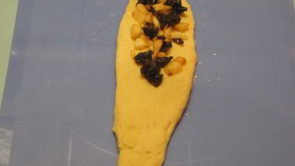 булочки с начинкой из чернослива и яблок