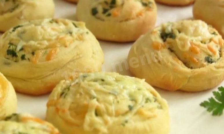 Рецепт булочек с сыром и чесноком