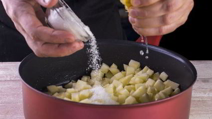 булочки с яблоками и корицей