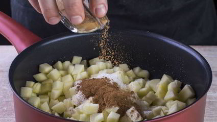 булочки с яблоками и корицей