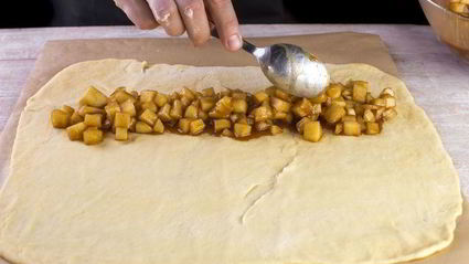 булочки с яблоками и корицей