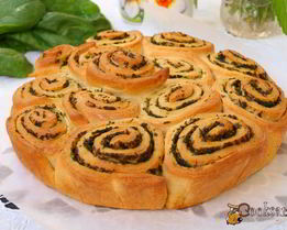 Булочки с зеленым соусом