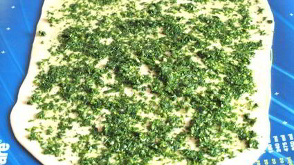 булочки с зеленым соусом