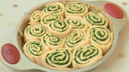 булочки с зеленым соусом