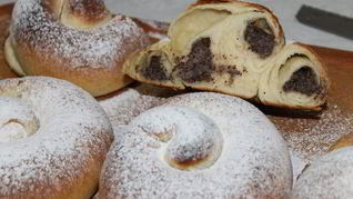 Испанские булочки Ensaimadas с украинской начинкой