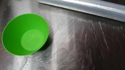 круассан с яйцом пашот