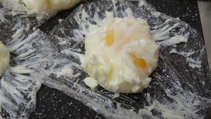 круассан с яйцом пашот