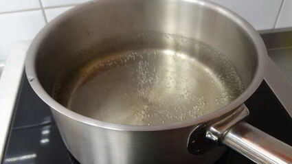 круассан с яйцом пашот