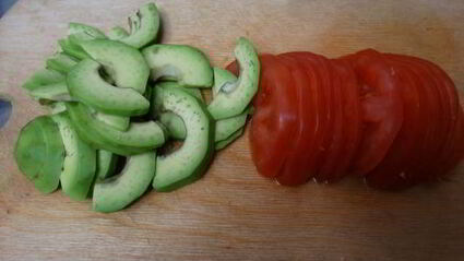 круассан с яйцом пашот